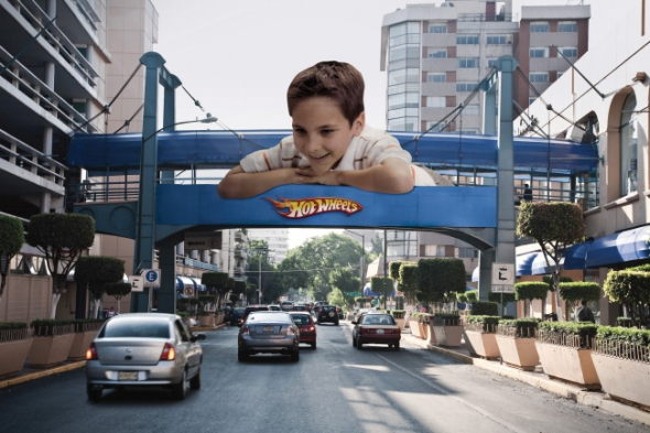 Reklamu na Hot Wheels fakt nepřehlédnete!