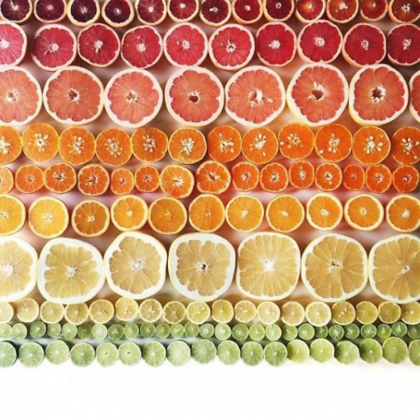Barevně uspořádané citrusy
