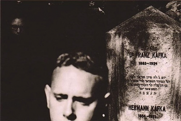 4. Depeche Mode u hrobu Franze Kafky na židovském hřbitově na Hagiboru