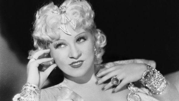 „Když se žena musí svléci, aby dokázala svůj sex-appeal, pak žádný nemá.“ - Mae West