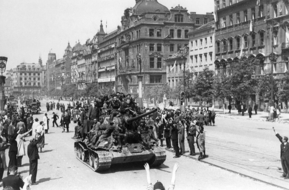 2. V době, kdy bezpodmínečná kapitulace německých vojenských sil nabyla platnosti, se však na území tehdejšího Československa stále bojovalo. 