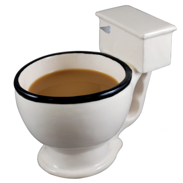 9) Šálek na kávu ve tvaru záchodu