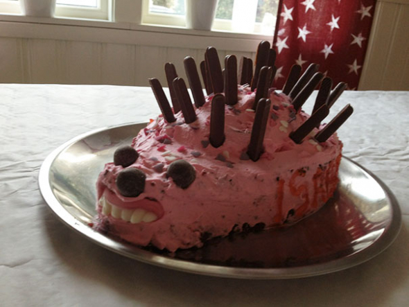 1# Tohle měl být narozeninový dort. Ovšem děti po jeho spatření začaly křičet. Docela hororové!