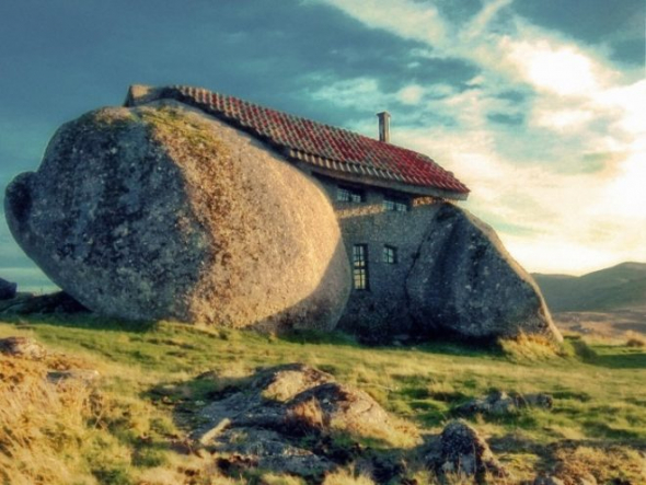 1) Kamenný dům, Portugalsko