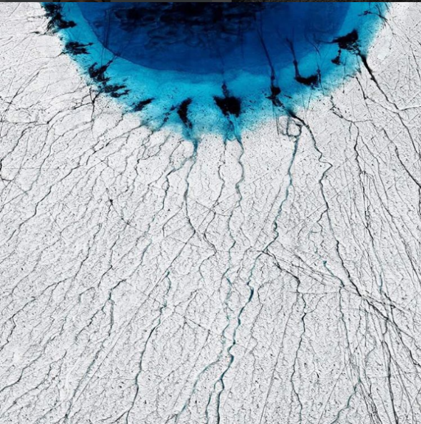 Táním ledovců vznikají v Grónsku pozoruhodné laguny