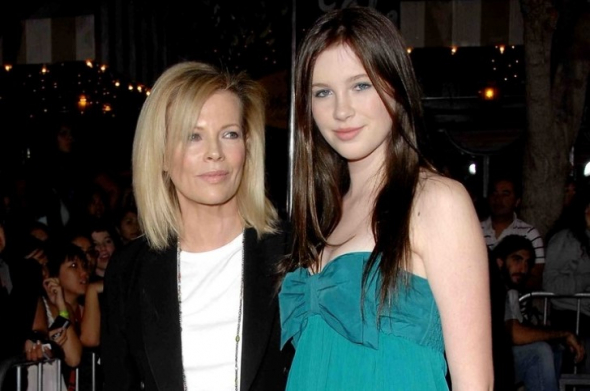 4. Ireland Baldwin &amp; Kim Basinger