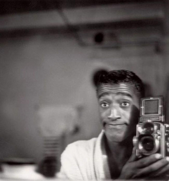 14. Zpěvák Sammy Davis Jr. a jeho roztomilý kukuč