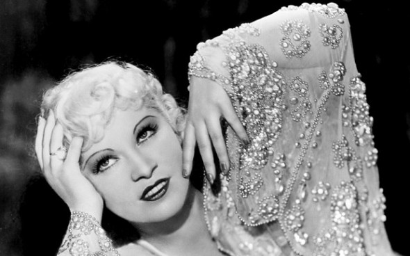 „Když se žena musí svléci, aby dokázala svůj sex-appeal, pak žádný nemá.“ Mae West