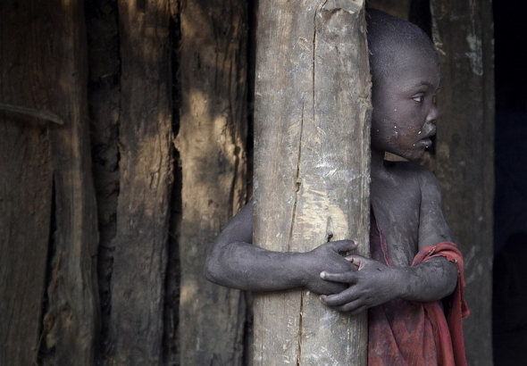 Chlapec z kmene Me’enit v Etiopii