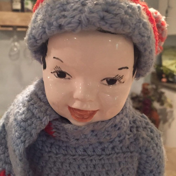 Že by ruská panenka, která svým obličejem nahrání hrůzu?
