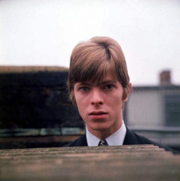 Velice mladý David Bowie