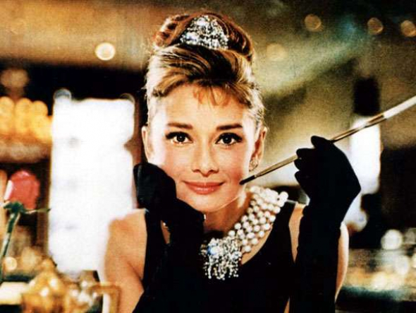 Malé černé Audrey Hepburn ve filmu Snídaně u Tifannyho