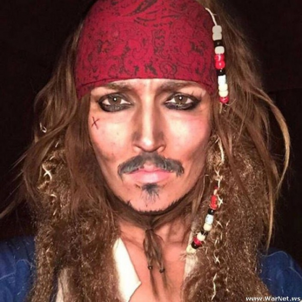 2. Johnny Depp jako Jack Sparrow (Piráti z Karibiku)
