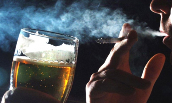 4. Alkohol a tabák - 1 451 Kč