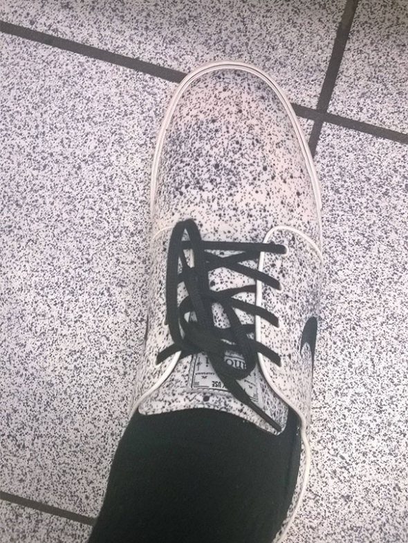 Taky jste si už někdy spletli vlastní boty s dlaždičkami?