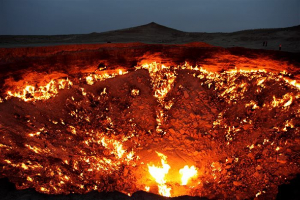 Dveře do pekla: kráter z přírodních plynů v Derweze, Turkmenistánu