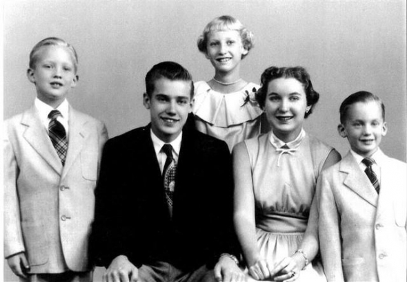 Pět dětí Freda Trumpa se narodilo do bohaté rodiny; jejich otec byl realitní magnát v New Yorku. Zleva: Donald, Fred mladší, Elizabeth, Maryanne a Robert.