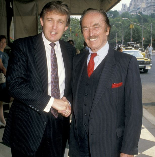 Na politickou kariéru Donald trénoval od svých mladých let, byť tenkrát o tom ještě nevěděl. Zde se svým otcem.