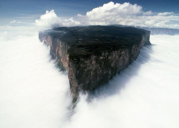 1) Stolová hora Roraima, Jižní Amerika