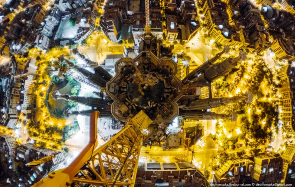 Foto ze střechy chrámu Sagrada Familia ve Španělsku