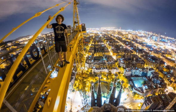 Barcelonský chrám Sagrada Familia je vysoký 170 metrů