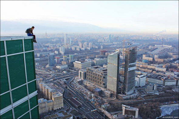 Někteří fotografové se nezaleknou žádné výšky!