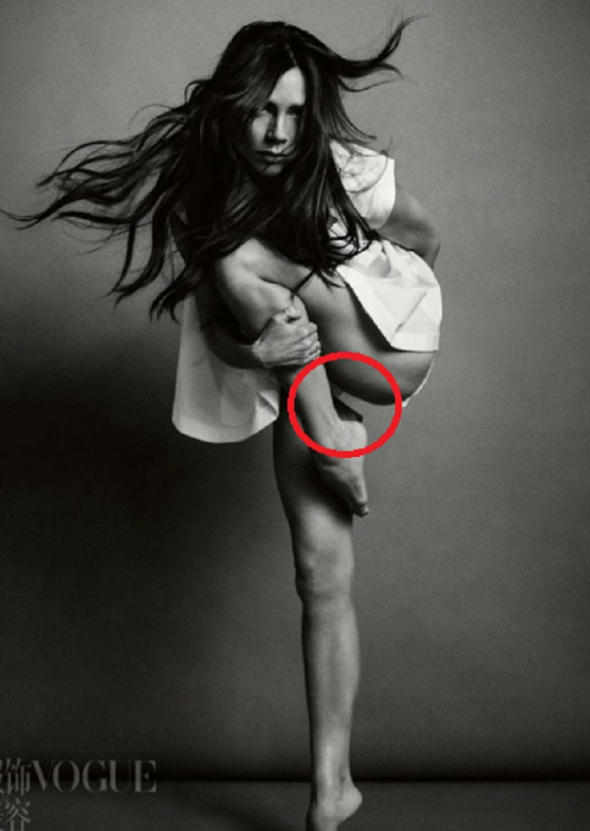 Victoria Beckham bez stehna? Proč ne, v dnešním světě je vše možné. Takto byla představena na obálce čínské verze Vogue.