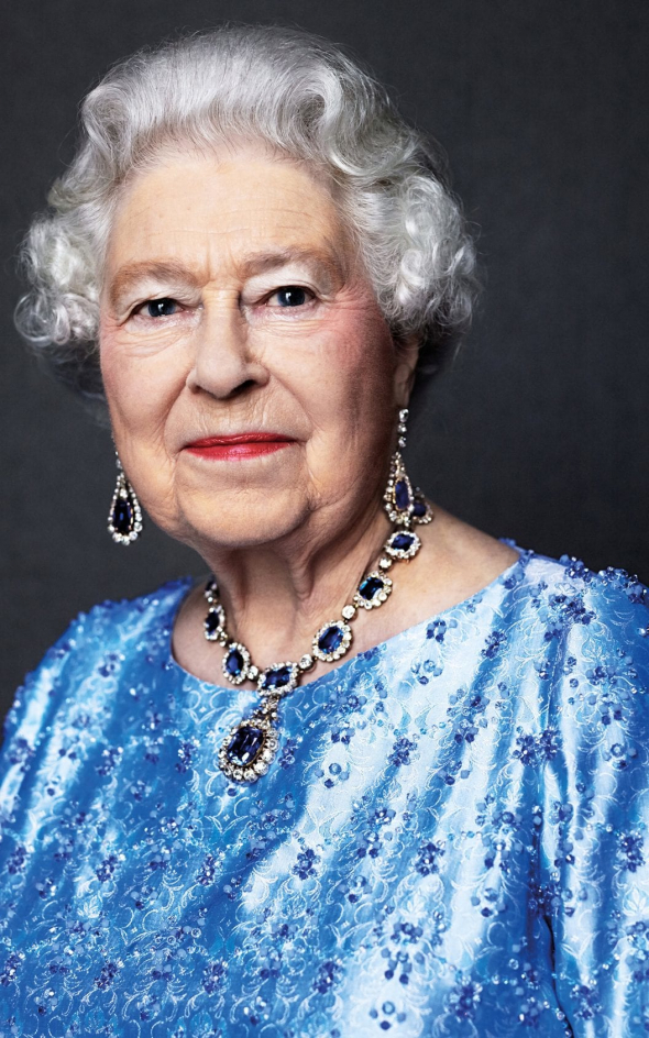 Královna Alžběta II. a její oficiální snímek k safírovému výročí její vlády k 6. 2. 2017.