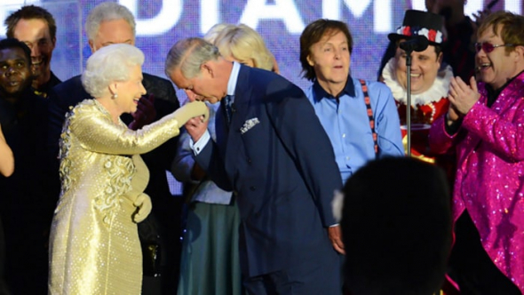 Královna slaví diamantové výročí na trůně - červen 2012.