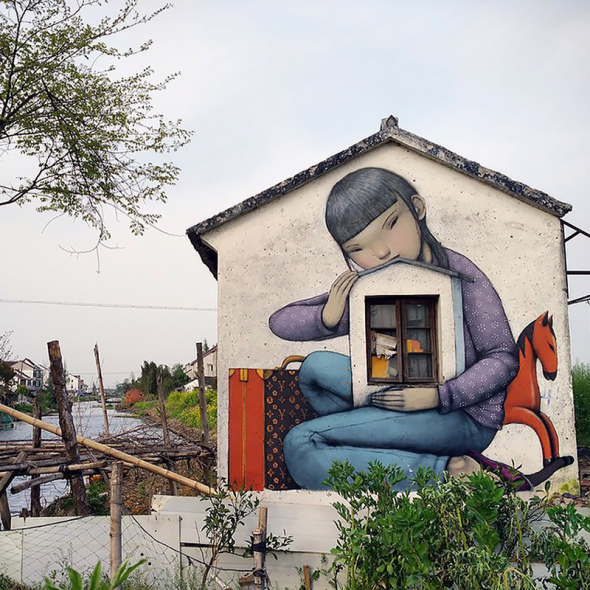 Seznamte se s Julien &quot;Seth&quot; Malland alias Seth &quot;Globepainter&quot;. Julien je francouzský umělec, který nevidí opuštěné budovy jen jako šedé stěny. 